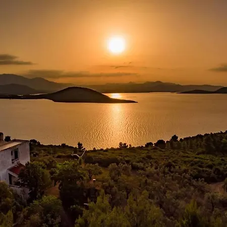 Secluded House With Great View And Private Holiday home *